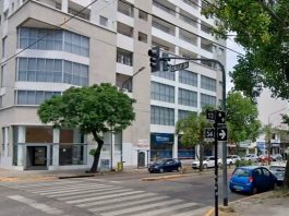 Cuatro delincuentes asaltaron a un jubilado en su casa de La Plata mientras miraba el partido de Estudiantes por Copa Libertadores