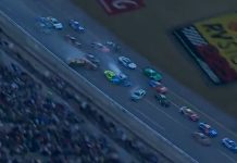 El impactante accidente de 15 autos en una carrera de NASCAR: un coche voló y recorrió la pista con el techo
