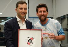 Messi fue nombrado socio honorario de River Plate antes de su despedida: el detalle en el carnet que hizo furor
