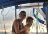 Son biólogos argentinos y viven en un velero hace tres años: “Estudiábamos con animales muertos, ahora la experiencia es asombrosa”