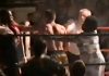 Su hijo estaba acorralado, subió al ring y agredió al rival en la cabeza con un zapato: “Hizo lo que cualquier madre haría”