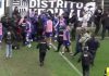 Tres rojas, caída de una camilla, golpes e intervención policial: los videos de los incidentes en una semifinal del fútbol argentino