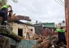 Un árbol cayó sobre una vivienda y destruyó dos casas en Rosario: una madre y sus hijos quedaron atrapados