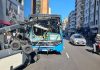 Un colectivo chocó contra una grúa a metros del Obelisco: dos heridos