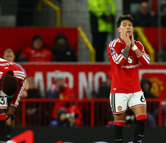 Un histórico del Manchester United apuntó contra el plantel por el mal presente y fue directo con Lisandro Martínez: “Da la cara”