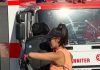 Una influencer china fue descalificada del Maratón de Berlín por subirse a una bicicleta durante la carrera: las escandalosas fotos