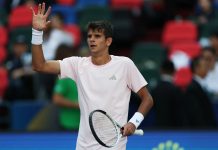 Una joven promesa del tenis mundial insultó a un alcanzapelotas y recibió una sanción en medio del partido: “Vos sabés lo que le dijiste”